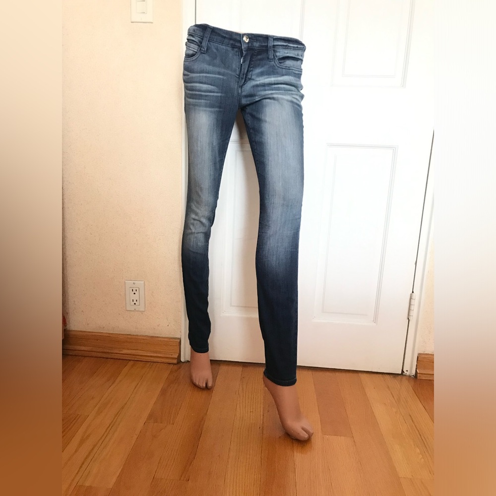 Bebe skinny washed stretchy jeans with crystal bebe logo on back pockets. Sz 29